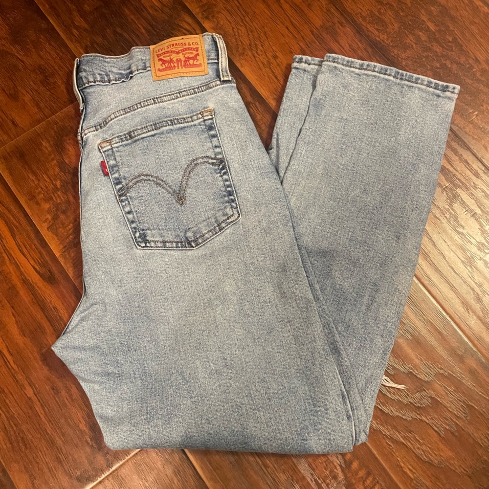 levi wedgie straight